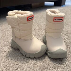 Hunter Kids Light Gray Rubber Sole Boots with Red Heel Accent